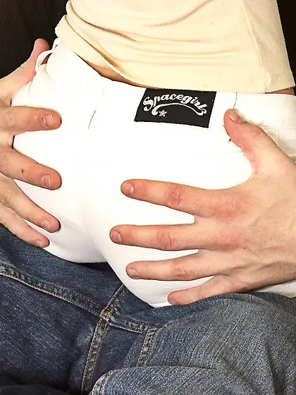 Shaved chick Ryan Stone gives mouth job and gets licked after sh