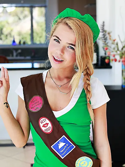 Blonde babe Alina West came to sell some cookie and went with cr