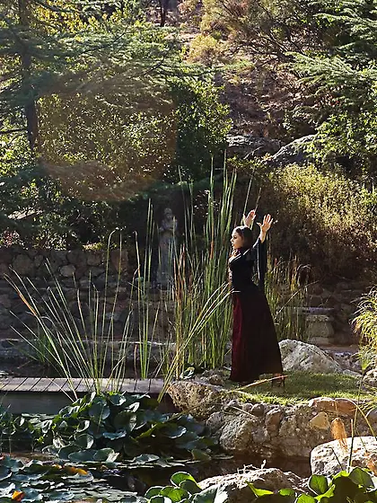 Hot and horny brunette babe Tiffany Star gets her nasty pussy fu