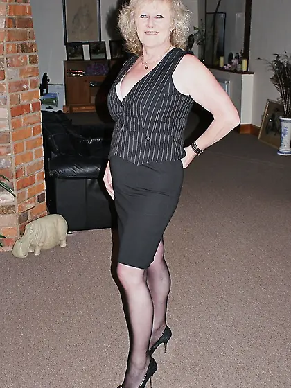 Curvy Claire Knight from United Kingdom