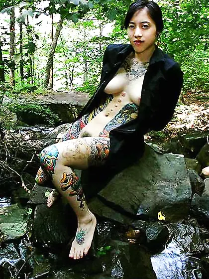 TATOOED YAKUZA HONEY NAKED IN THE WOODS - londonlad