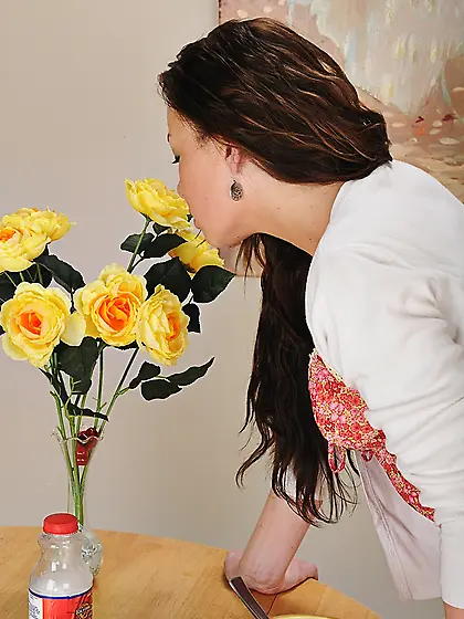 Cute brunette Holly London gets naked and spreads her pussy on a