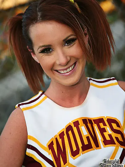 The sexy cheerleader Tweety Valentine pleases black rods until t