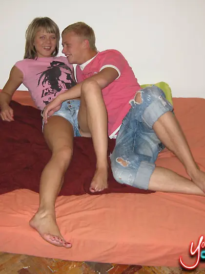 Blonde pink tee denim