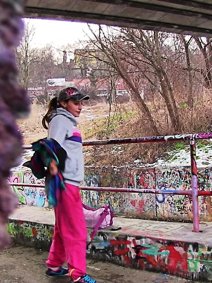 Brunette face cap pink