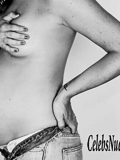 Shenae Grimes Topless