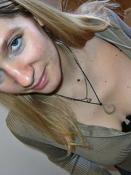 Nip Slips,  Downblouse,  & Sideboob