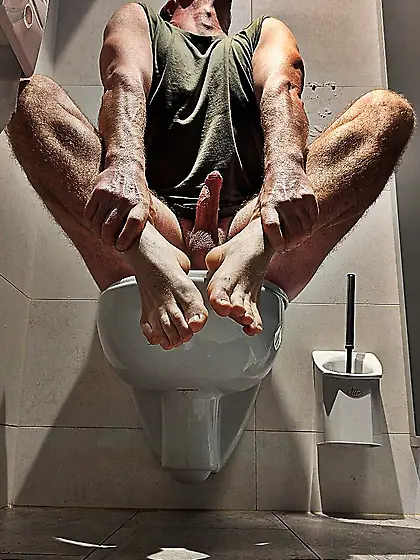 Andy Gymnast toilet rest stop lust 78