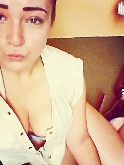 Blonde teen Cintia teasing with perfect body