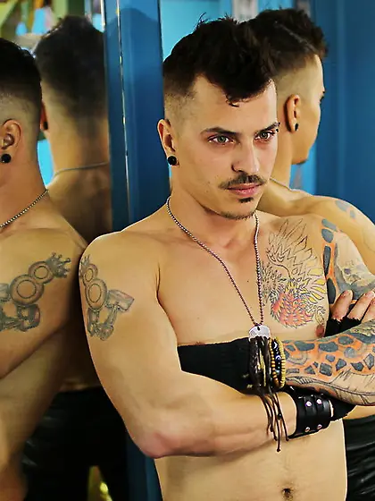 White gay xxdamonstar close