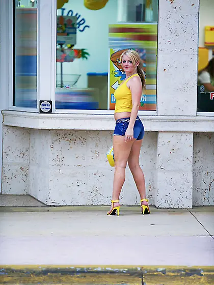 She has a humongous ass and she really wants to be fucked by som