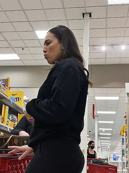 Brunette Pawg Spandex