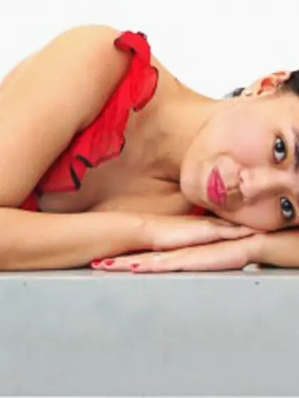 Brunette kathy perform cameltoe