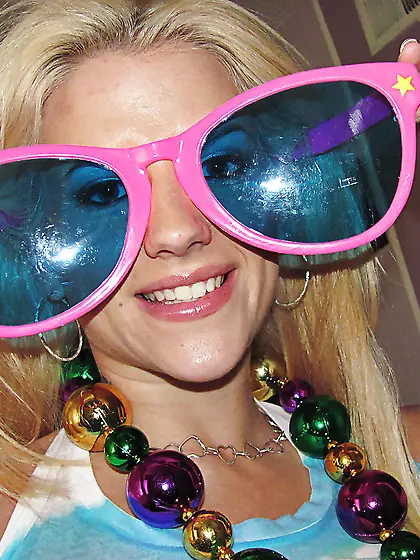 Blonde with succulent natural boobs fools around instead of baby