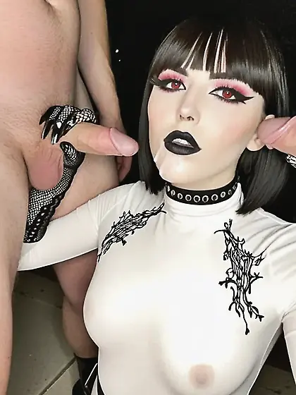 Goth Babe Handles 2 At The Sae Time Outside!