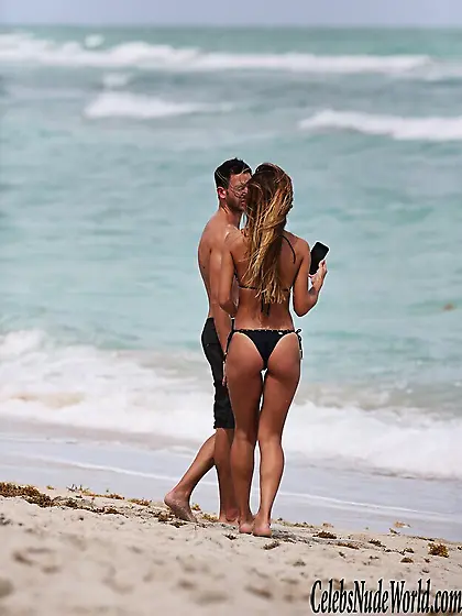 Newsflash: Natalia Borges and Her Sexy Bikini Pics