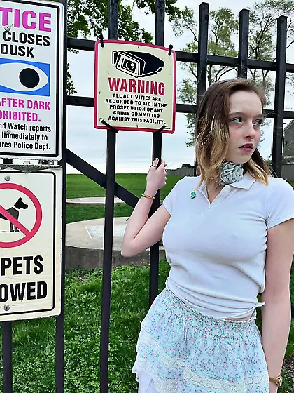 unoangryone white top