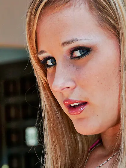 Nasty blonde in pink pantyhose Briella Bounce bends over showing