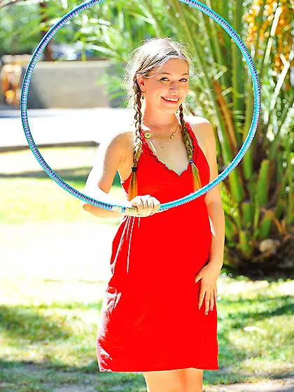 Aurielee Summers is a real cute blondie and she is showing off h