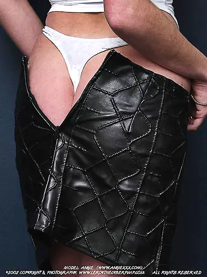 Blonde removes leather skirt