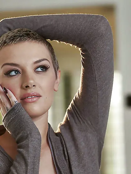 Shaved short hair masturbation