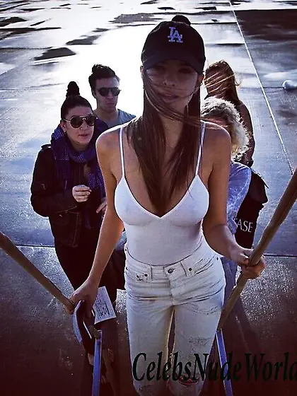 Pokies Photos of Emily Ratajkowski