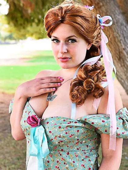 Amateur curvy redhead