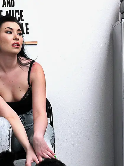 Tommy Gunn pounds Aliza Haze's tall asian body