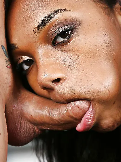 Brunette ebony deepthroat