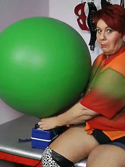 Mega balloon blow up