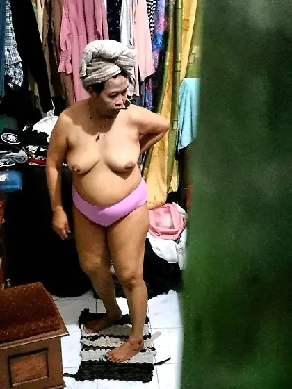 Ngintip mandi Sri Eka Susilawati PNS Palembang