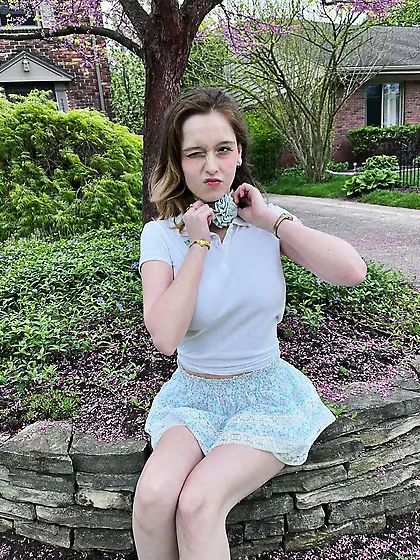 unoangryone white top