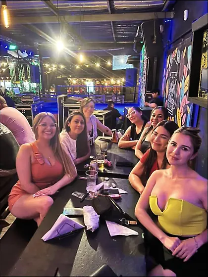 Que alternes su vagina con mi bocaQuiero lamer su