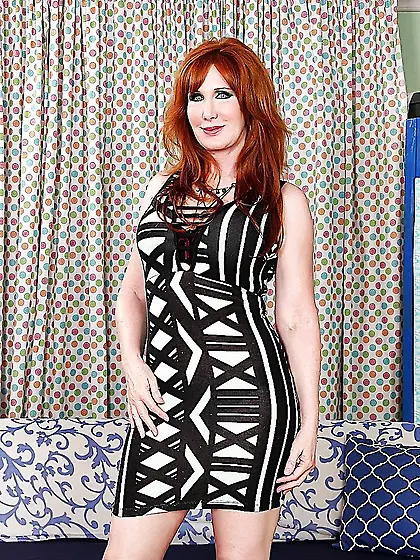 Redhead granny Freya Fantasia gets naked for you