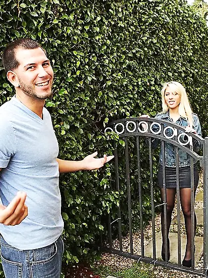 Round ass blonde pantyhose