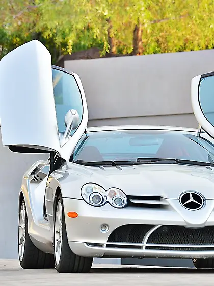 Busty blonde Lacey Johnson has stopped the car to expose tits an