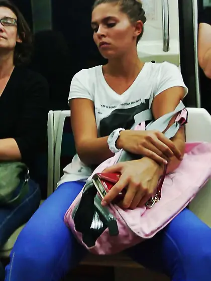 Salope a cul - legging dans le metro (une vraie pute)