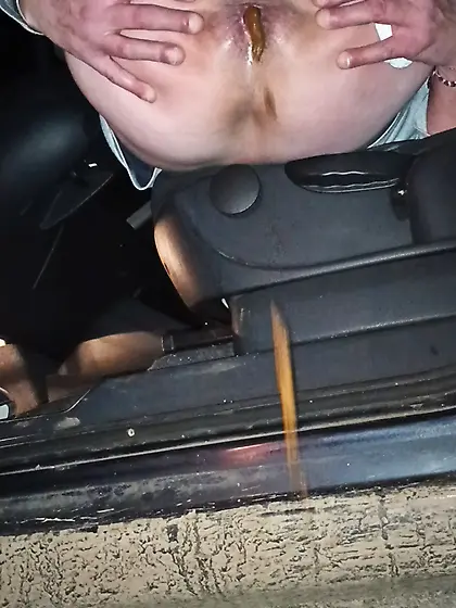 French amateur slut shitting outdoor