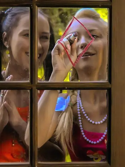 Victoria H, Victoria I and Carol teens