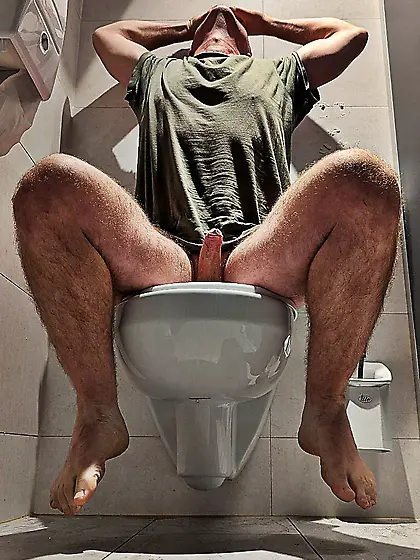 Andy Gymnast toilet rest stop lust 45