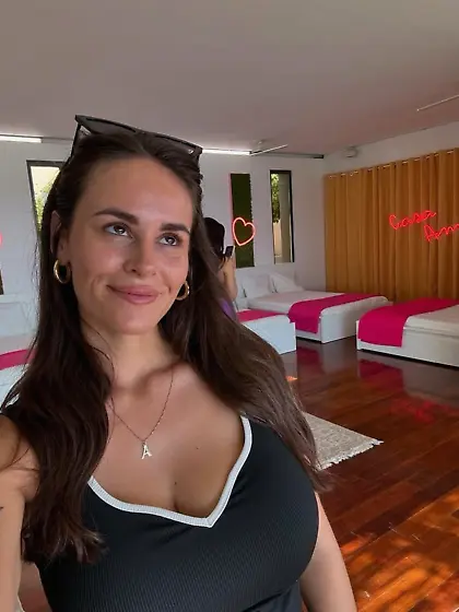 Czech milf cumdump showing off