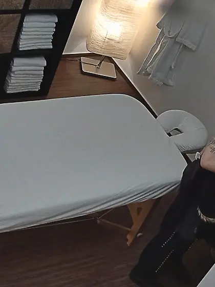 Tattooed blonde asks masseur