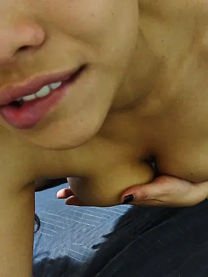 Beautiful smile, big ass!