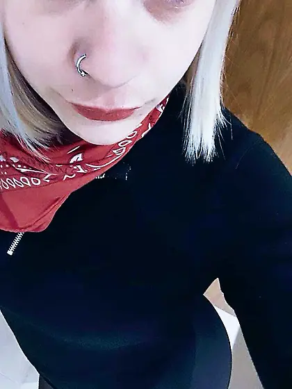 Putita esa carita de come. pija rocio