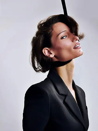 Her neck stretched to 7inches