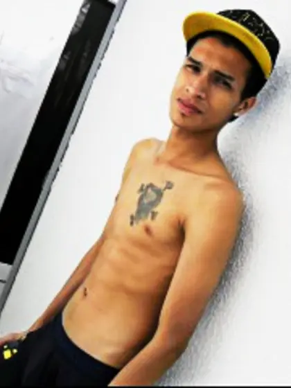 Brunette 1Barthusbig Smoking.