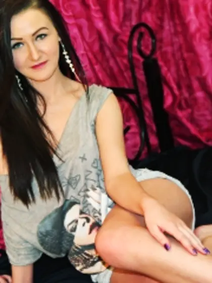 Brunette adrianna perform cameltoe