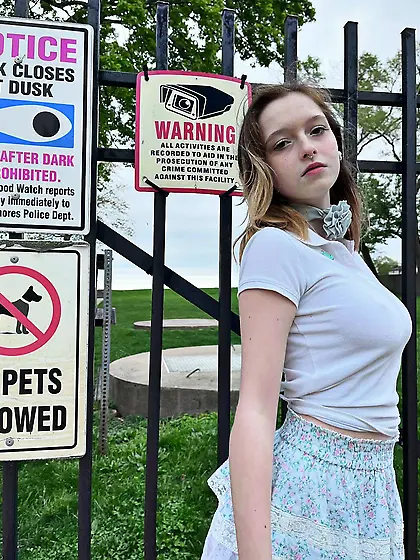 unoangryone white top