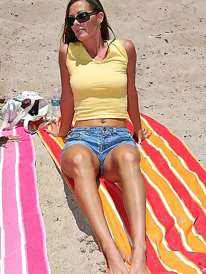 Busty blonde and her colorfully dressed girlfriends end up fucki