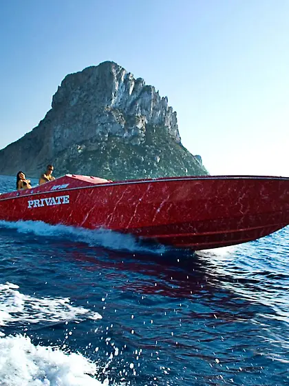 Hot bodied blue-eyed brunette babe Suzie Diamond gets ass fucked